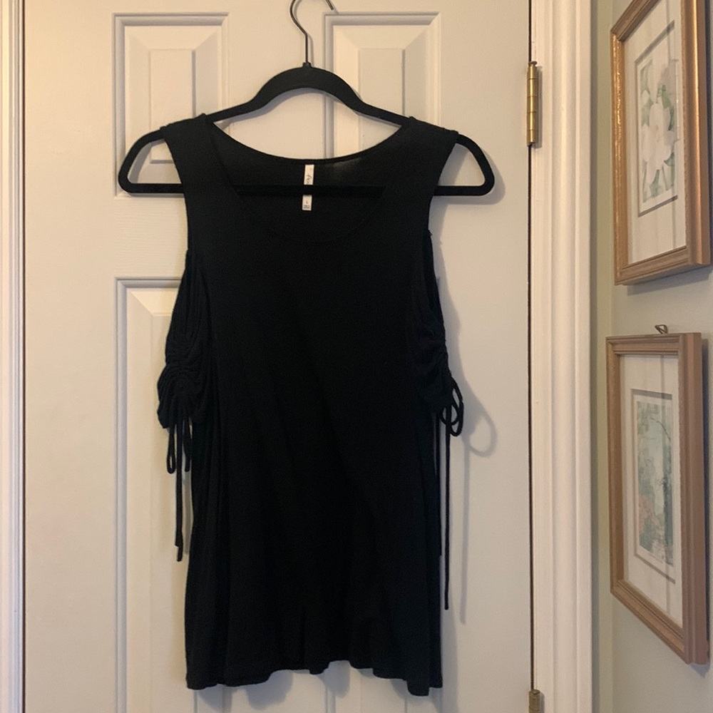 🌺 2 for $23 🌺 Cute & Comfy Black Cold Shoulder Top-Ruched Sleeves with Ties